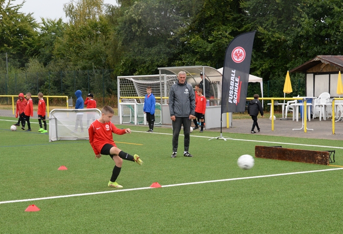 Die Eintracht Fußballschule kommt nach Taunusstein-Neuhof Die Eintracht Fußballschule kommt nach Taunusstein-Neuhof