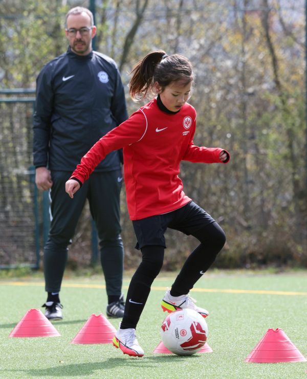 Eintracht-Fußballschule gastierte erneut in Taunusstein-Neuhof