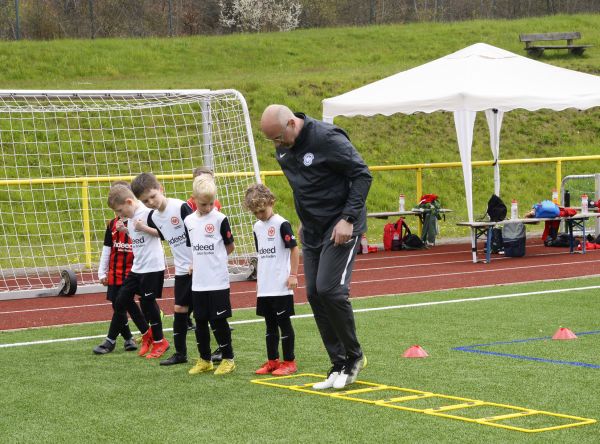 Eintracht-Fußballschule gastierte erneut in Taunusstein-Neuhof