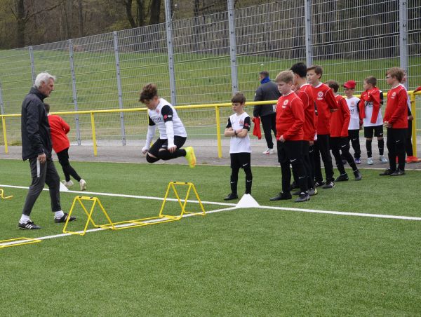 Eintracht-Fußballschule gastierte erneut in Taunusstein-Neuhof