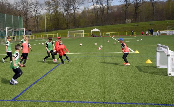 Eintracht-Fußballschule gastierte erneut in Taunusstein-Neuhof